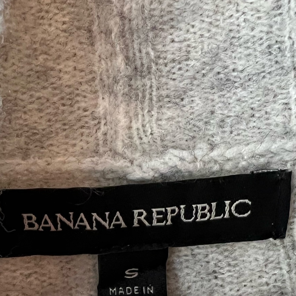 Banana Republic Women’s Gray Cowl Neck Sweater with Ribbed Texture Size Small - Picture 2 of 4